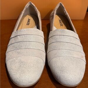 Earth Women's Champagne Sparkle Textured Loafers